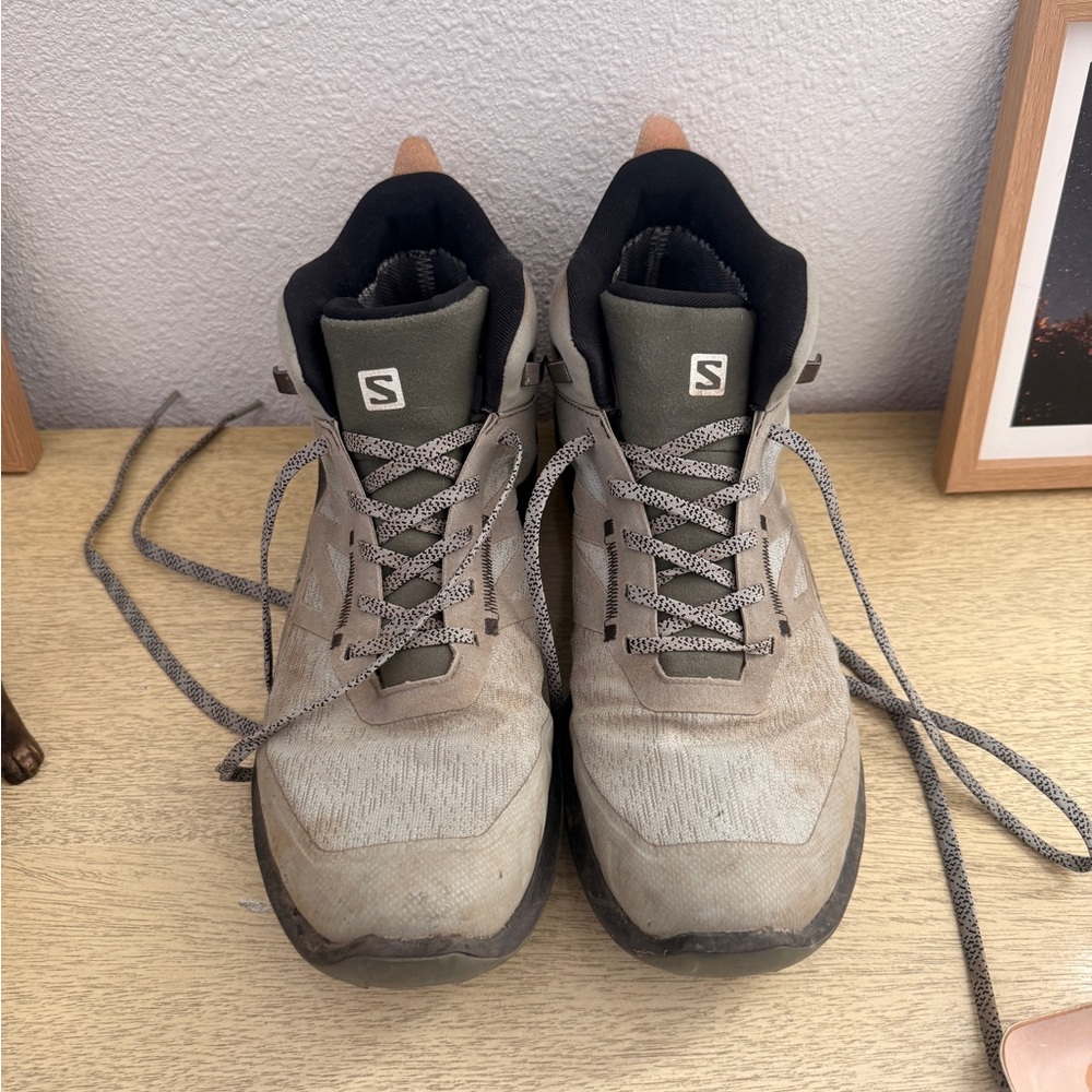Salomon Men's Beige and Black Athletic Shoes